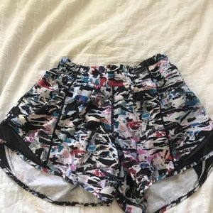 lululemon hottie hot shorts